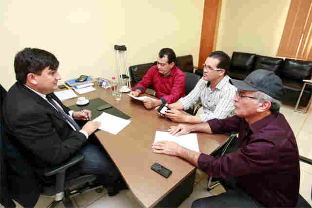 Cleiton Roque se compromete em atender associações