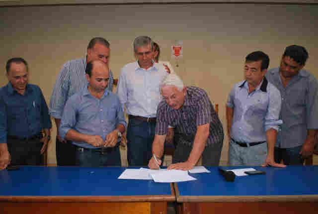 Airton Gurgacz assina Ordem de Serviço para reforma do Biancão