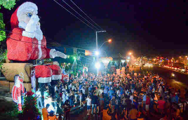 Show emocionante da Orquestra em Ação e Papai Noel Gigante Marcam comemorações do aniversário de Ji-Paraná