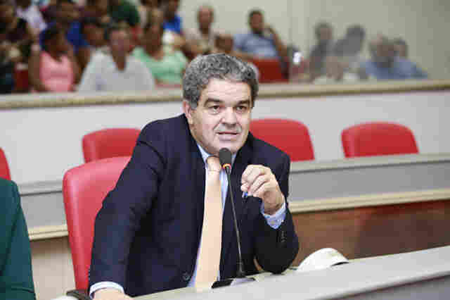 Deputado Aélcio da TV pede asfalto em bairros de Porto Velho