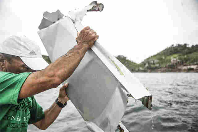 MARINHA SUSPENDE BUSCAS POR SOBREVIVENTES DE QUEDA DE AVIÃO DO DONO DA BIG SAL