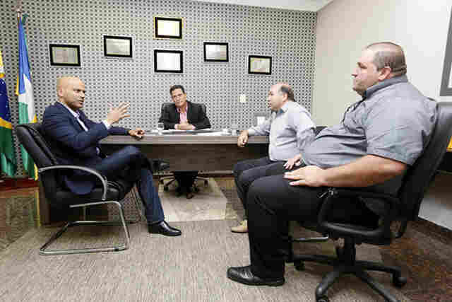 Maurão e vereador Edwilson apresentam projeto do passe livre estudantil