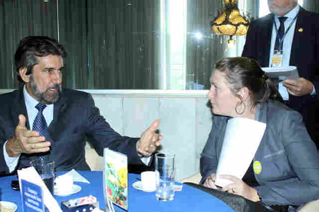 Senador Valdir Raupp recebe prefeitos em Brasília