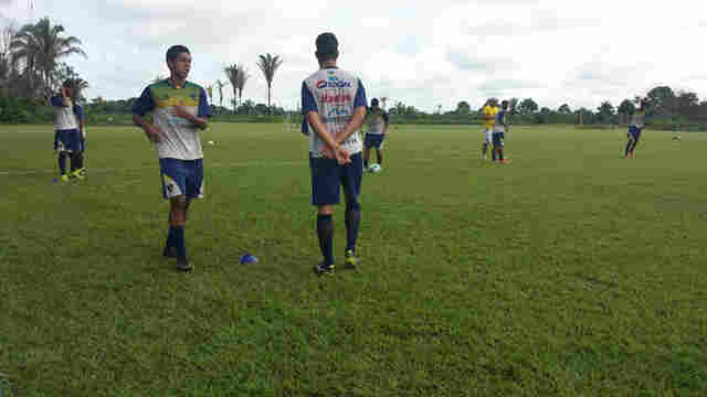 Atacante Lucas Freire briga por vaga como titular