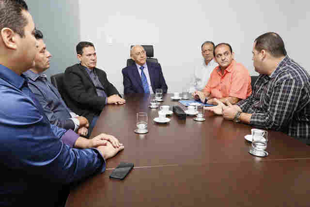 Maurão e Laerte asseguram com o governador emendas para a Santa Casa de Ji-Paraná
