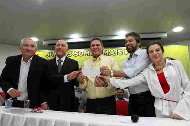 Maurão e Lebrão assinam ficha de filiação no PMDB
