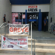 Clientes reclamam até de falta de envelope para depósito em agências bancárias