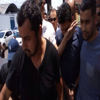 VÍDEO: Delegado assassino sai algemado da corregedoria