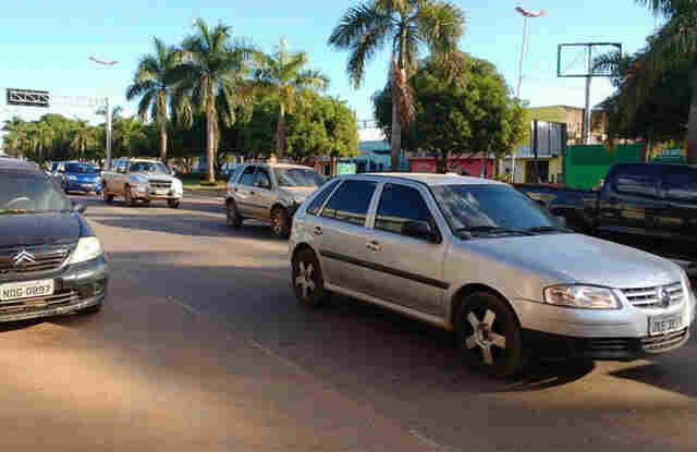 Justiça libera e órgãos de trânsito já podem retomar multa por farol desligado