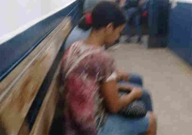 Mulher que espancou filho de 4 anos é cruelmente torturada no presídio