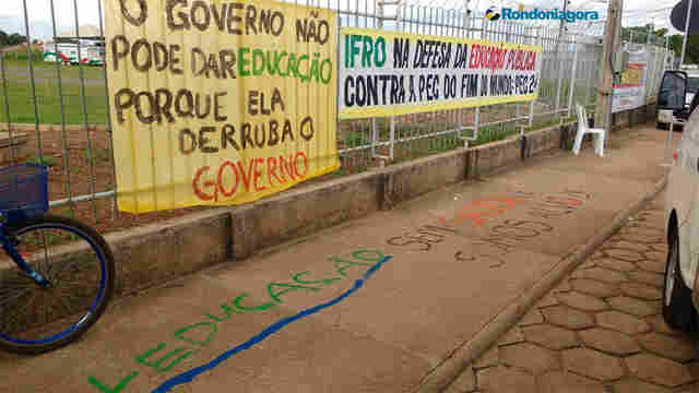 Servidores e alunos do Ifro promovem manifestações contra a PEC dos gastos públicos