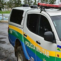 Dona de casa é roubada na frente de casa por dupla armada, em Ouro Preto