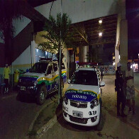 PM reage a assalto, troca tiros com criminosos e é baleada