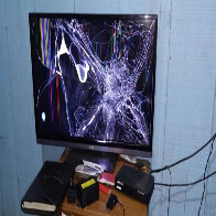 Dupla de moto usando escopeta assalta lanchonete no Jardim Aeroporto