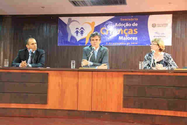 Adoção de crianças maiores é caminho para diminuir permanência em abrigos