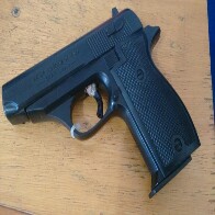 PM encontra simulacro de pistola em lixeira do Parque do Bosque