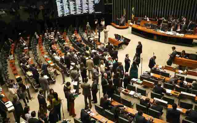 Câmara aprova texto-base de projeto com medidas de combate à corrupção
