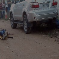 Pai e filho são executados com vários tiros