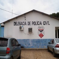 Ladrão aproveita distração e rouba celular de jovem em frente de casa