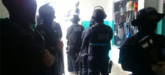 Em revista no Pres&iacute;dio &Ecirc;nio Pinheiro, quase 20 celulares s&atilde;o encontrados dentro das celas