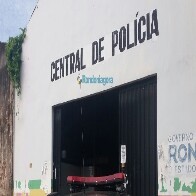 Homem é preso após ameaçar matar a própria mãe a pauladas na capital