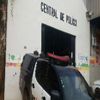 Homem é preso em terreno baldio com moto roubada na Zona Leste