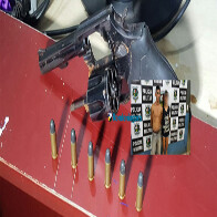 Após ter casa assaltada, vítima segue bandidos e dupla acaba presa com arma em Porto Velho