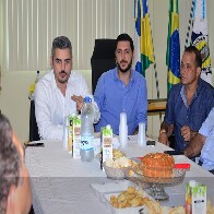 Prefeito de Ariquemes manda liberar para escolas livros censurados por ele e vereadores