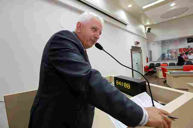 Airton elogia projeto de implantação de escola militarizada em Ji-Paraná