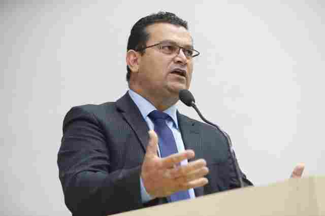 Deputados derrubam veto do governo ao projeto de Ezequiel Junior sobre isenção de ICMS a templos religiosos e cultos