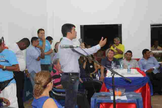 Sérgio Bouez participa de debate no SINTERO e promete valorizar Educação