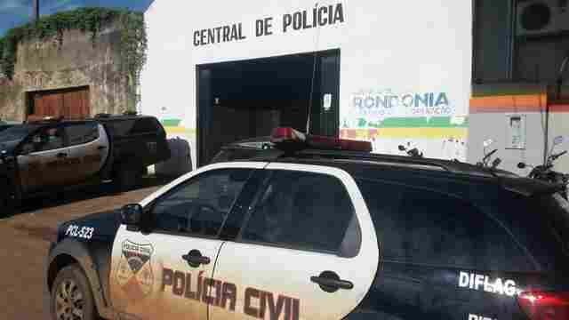 Homem e mulher se agridem por causa de namoro dos filhos de 19 e 11 anos