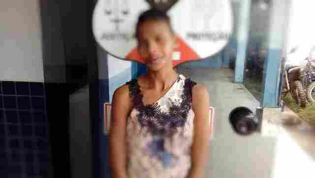 Mulher pede comida, furta moto em residência e alega estar com vontade de ser presa