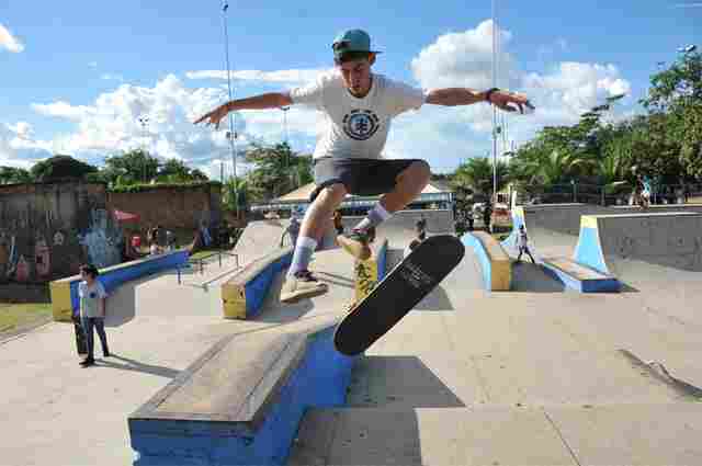 Primeiro Campeonato de Skate reúne amantes da modalidade em praça de Porto Velho