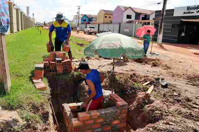 Prefeitura garante acabar com buracos e alagações na avenida Jatuarana