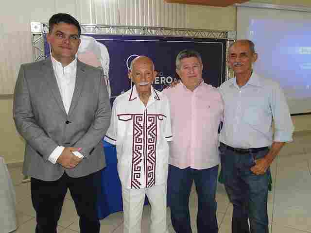 Fiero homenageia profissionais da imprensa