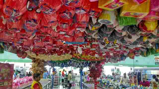 Venda de ovos de chocolate ainda é tímida e comerciantes esperam aumento na Semana Santa