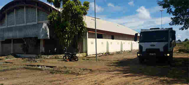 Prefeitura realiza mutirão no complexo Padrão e garante retomar obras com R$ 3 milhões em investimentos