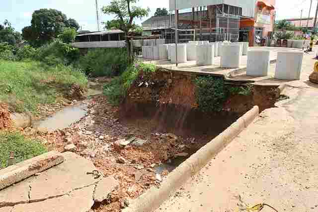 Prefeitura reforçará drenagem para fechar cratera no Cohab