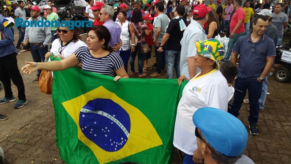 Greve geral: Adesão aumenta e centenas de trabalhadores saem às ruas de Porto Velho contra reformas