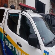 Mãe de adolescente detido com arma de brinquedo se recusa a acompanhá-lo até delegacia