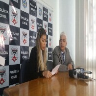 Vídeo: Em entrevista coletiva, delegada explica prisões de envolvidos na morte de Chico Pernambuco