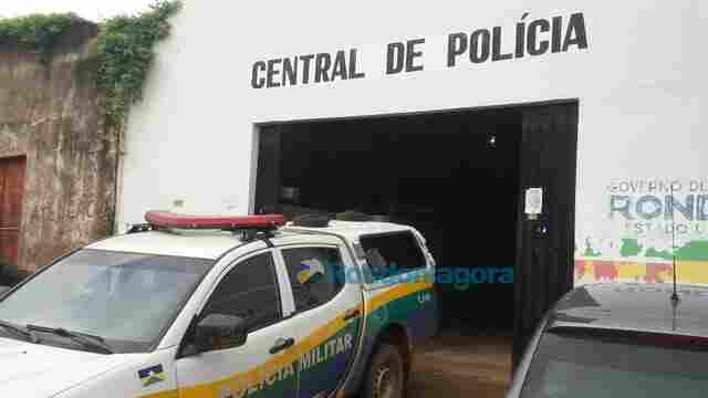 Homem é preso por agredir esposa com socos e um capacete na Zona Leste