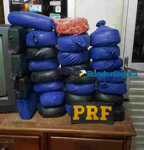 PRF prende dois homens com 27 quilos de cocaína escondida em mala