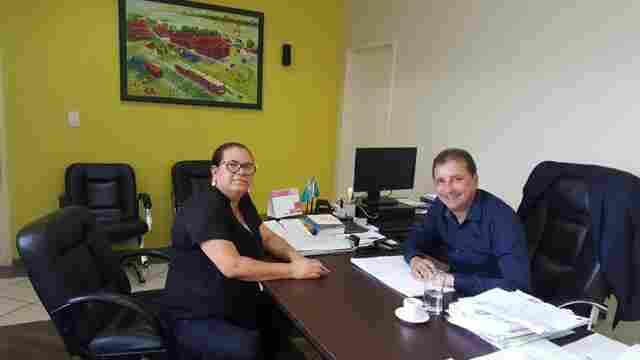 Vereadora Ellis Regina apresenta ao prefeito projeto que cria Programa de Aposentadoria Incentivada