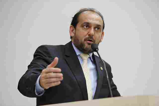 Laerte Gomes quer retirar de tramitação projeto que revoga lei sobre doação de terra à União