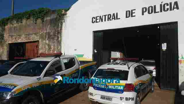 Após ser agredida pelo marido, mulher tenta impedir prisão e é detida pela PM