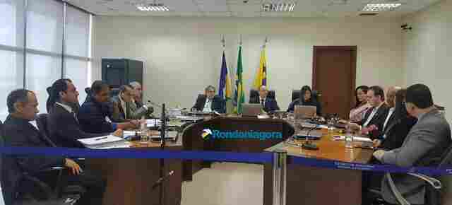 Na Justiça, Estado faz proposta e Singeperon vai decidir se paralisa mobilização grevista