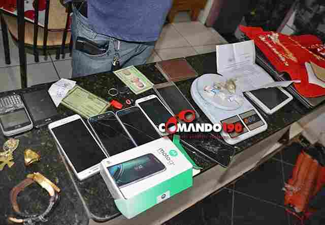 Bando acusado de roubar e manter família refém por 9 horas é preso