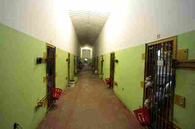 No Acre, agente penitenciário sugere que advogada tire o sutiã para entrar em Presídio